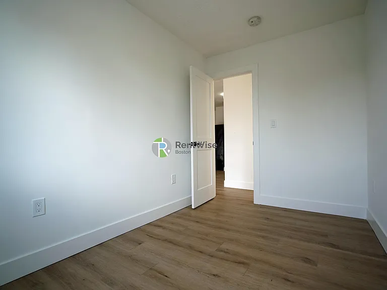 745 E 6th St #19 — Photo 9