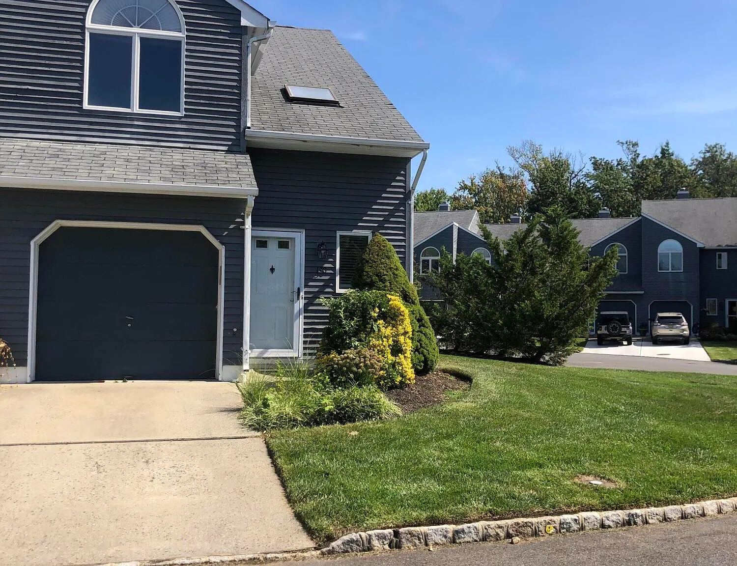 2 bed, 2.5 bath, 1320 sqft, $3,200 — Photo 1