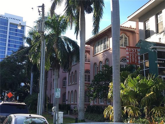 5th image of 1221 N Palm Ave APT 203