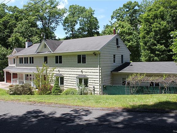 2nd image of 32 Medford Ln