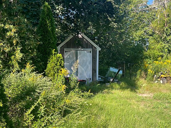 4th image of 1586 Hyannis-Barnstable Road