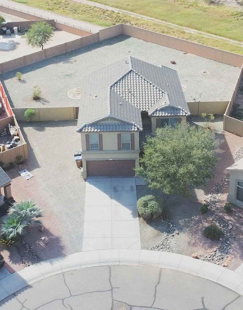 4BR / 2.5BA Home with Expansive Lot 2-Car Garage, Community Pools & Golf — Photo 2