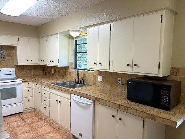 531 Fairway Ct — Photo 8