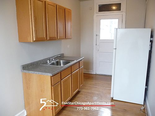 4th image of 3037 W Lawrence Ave APT 2D