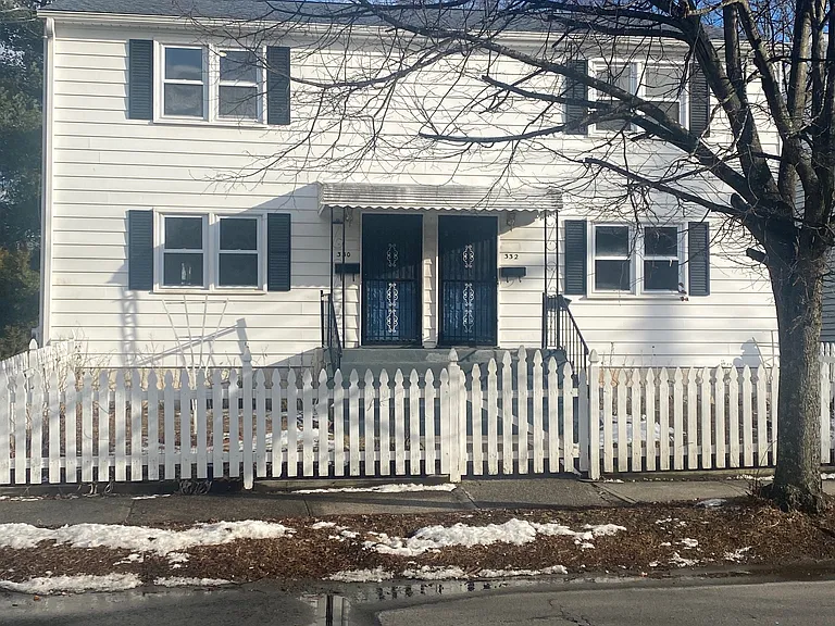 332-330 S Cherry St — Photo 1