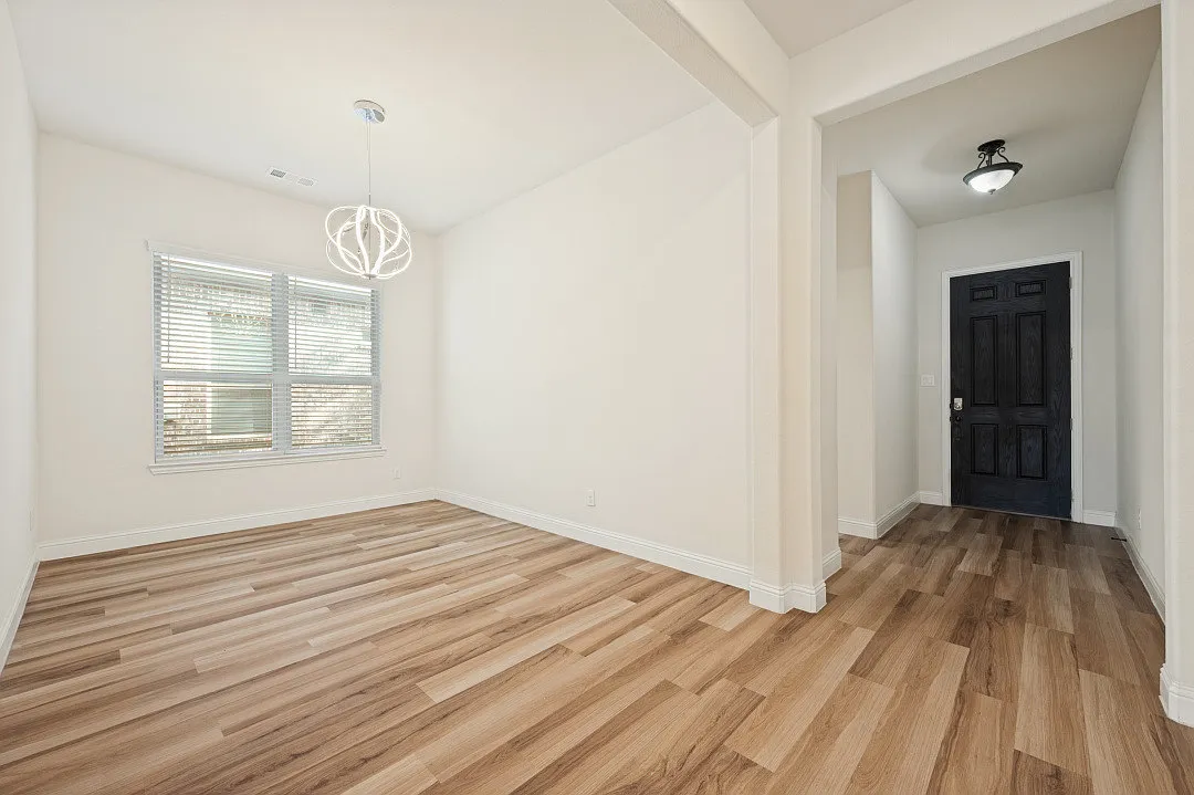 4 bed, 2.5 bath, 2206 sqft, $2,495 — Photo 2