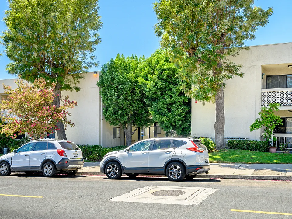 10149 Commerce Ave #25