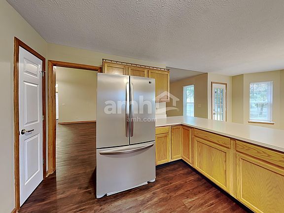 4th image of 464 E Quail Wood Ln