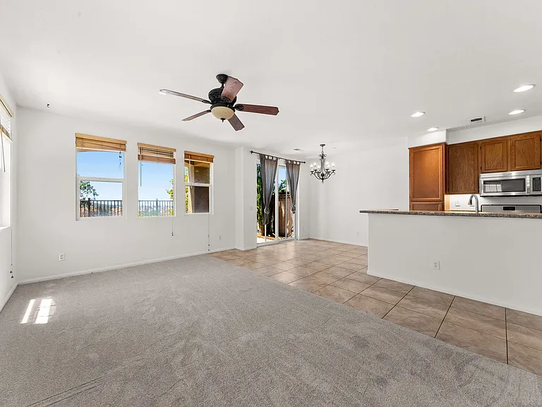 812 Mahogany St — Photo 3