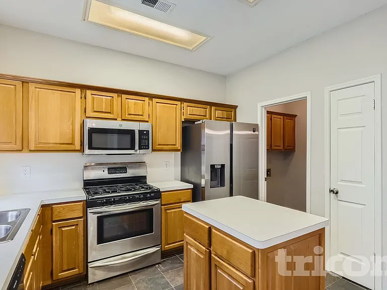 1215 Farnsworth Dr — Photo 18