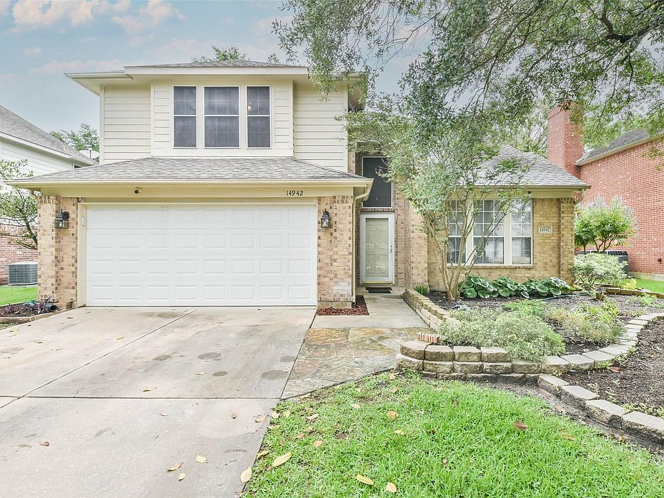 1st image of 14942 Chestnut Falls Dr