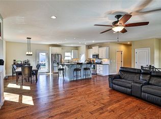 704 17th Ave N, Greenwood, MO 64034