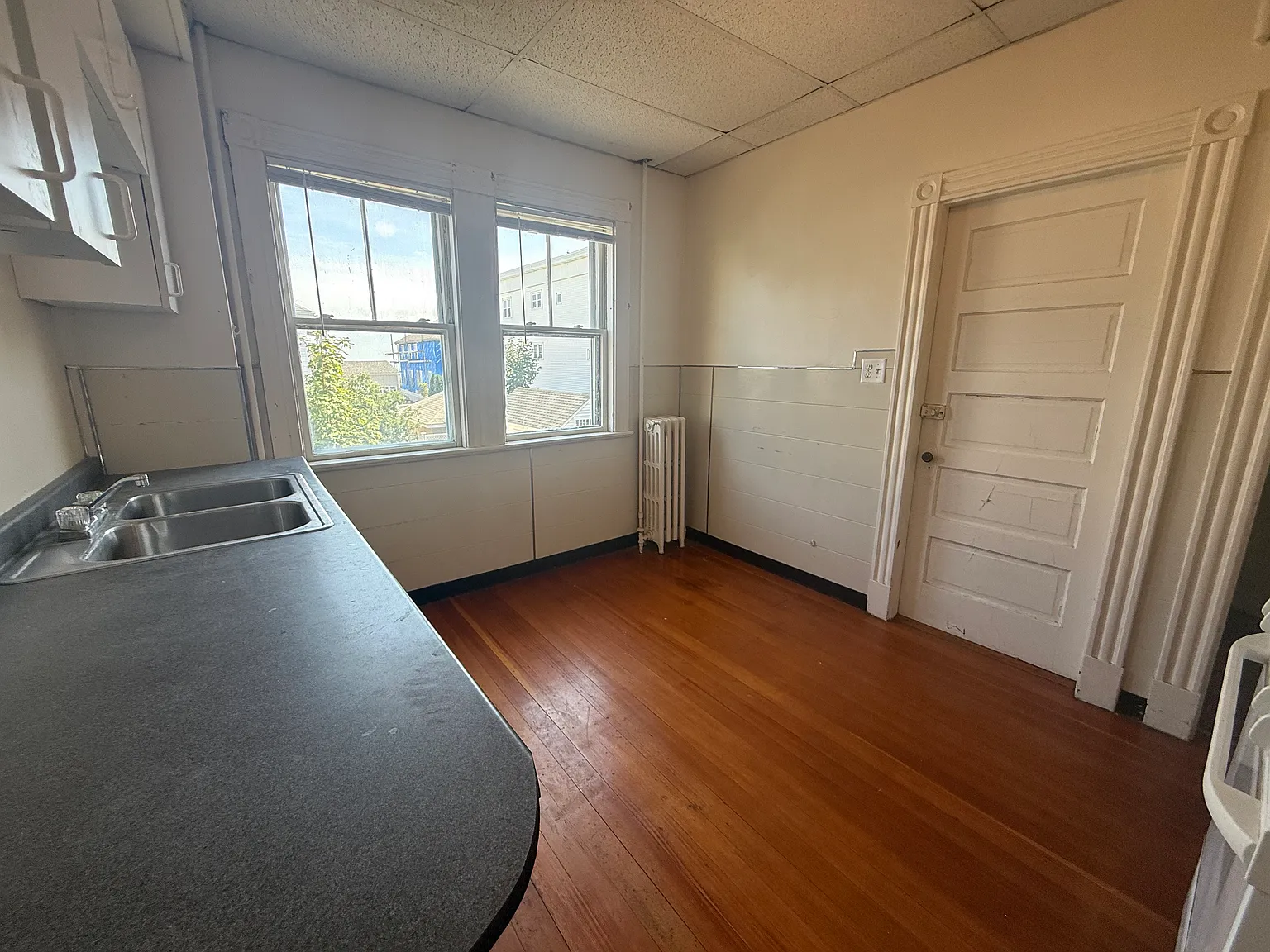 2 bed, 1000 sqft, $2,400 — Photo 3