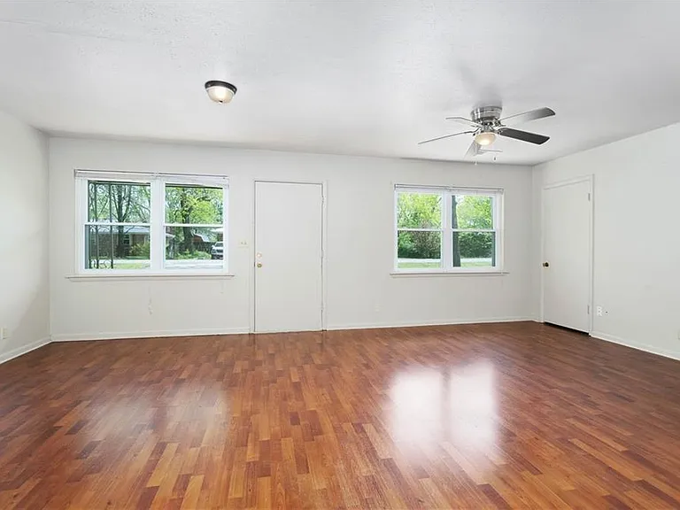 1551 N Stephens Ave — Photo 4