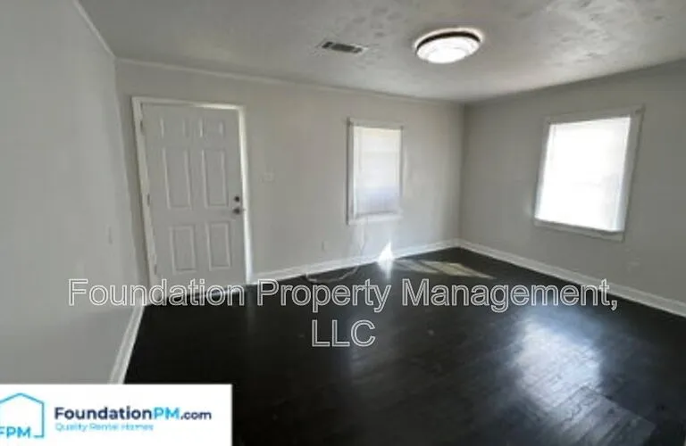 2569 Henderson St — Photo 6