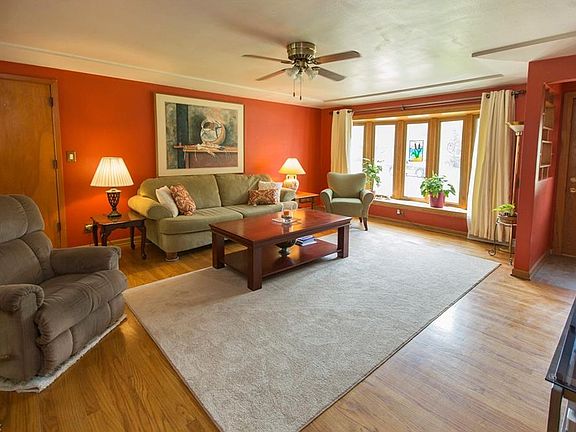 4th image of 26948 Elizabeth Ln