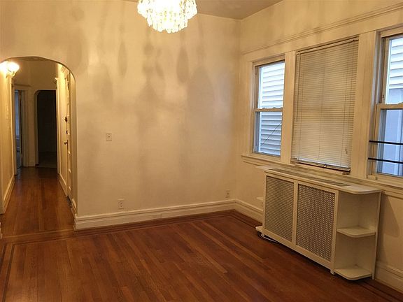 5th image of 105 Highland Ave