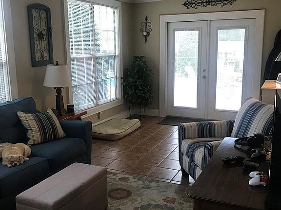 4th image of 300 Camellia Dr