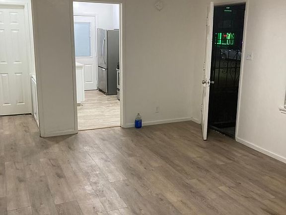 3rd image of 12036 Magnolia Blvd #12036