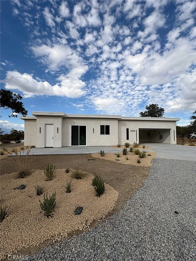 3 bed, 2.5 bath, 2557 sqft, $2,950 — Photo 1