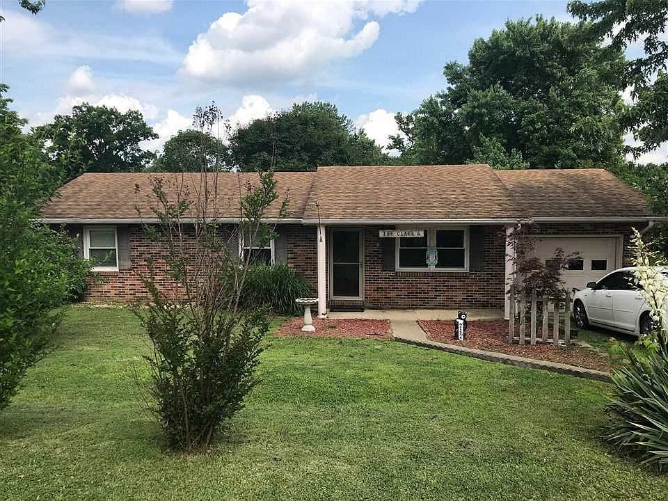 1st image of 448 Oak St