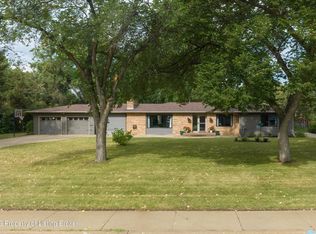 817 11th Ave W, Dickinson, ND 58601