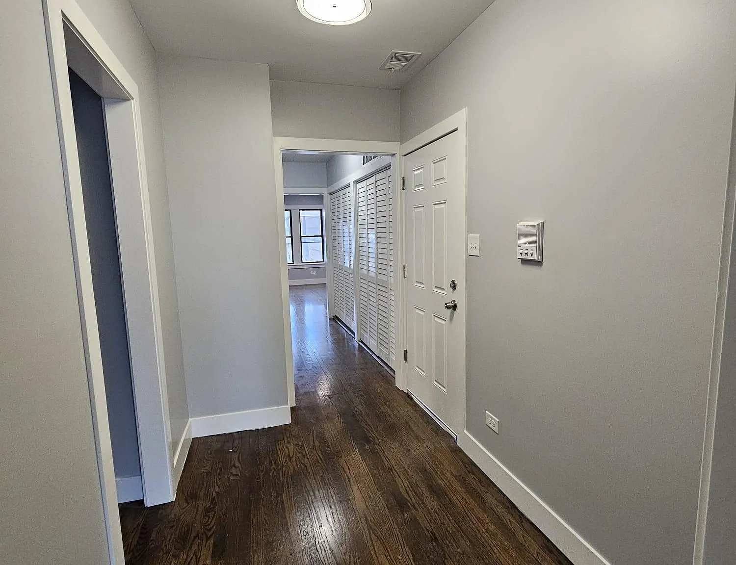 2642 W Pratt Ave — Photo 3