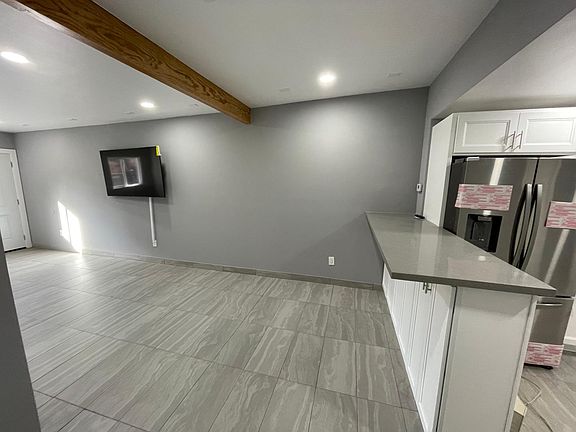 2nd image of 1610 Schoenborn St