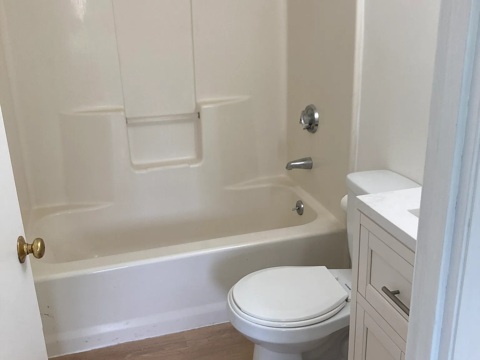 8 Regency Dr — Photo 4