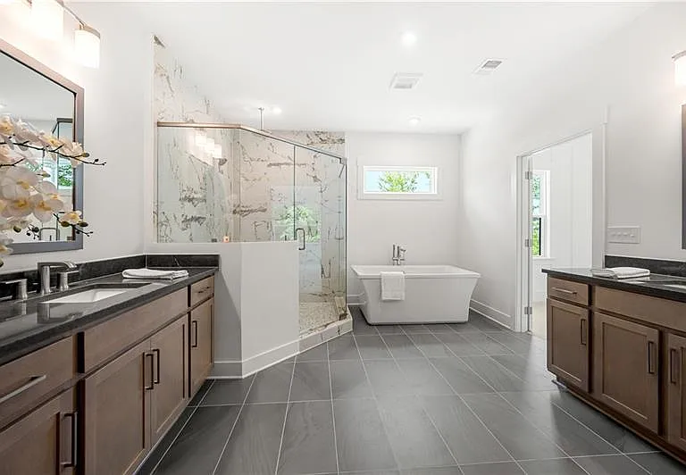 2815 Medford Dr — Photo 33