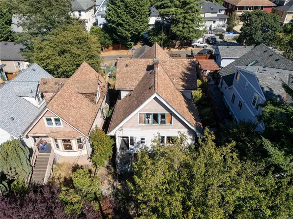 2329 Dowler Pl, Victoria, BC V8T 4H5