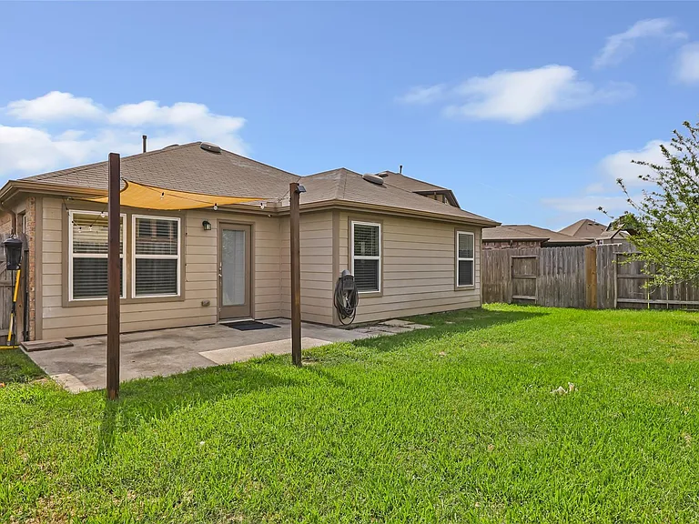 20805 Langworth Pl — Photo 8