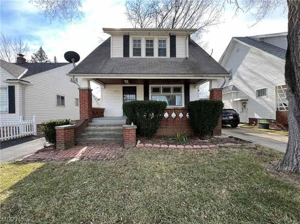 18216 Harland Ave, Cleveland, OH 44119