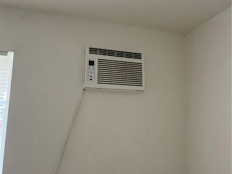 139 N Palm Ave #1 — Photo 6