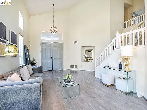 5th image of 5108 Adriana Ct