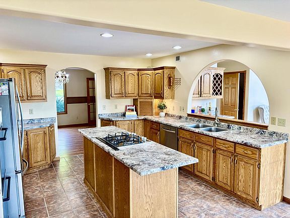 3rd image of 203 Eagle Bluff ROAD