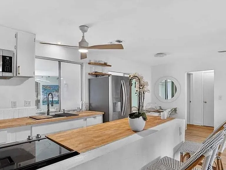 885 Fairfax Ter NW — Photo 5