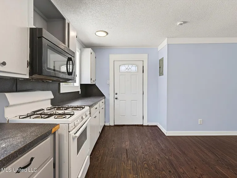 612 N Wright Ave — Photo 17