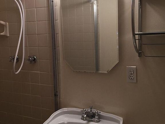 2nd image of 1627 N Sedgwick St APT 3F