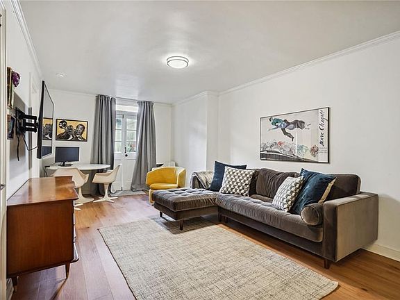 3rd image of 1422 Dauphine St APT 2