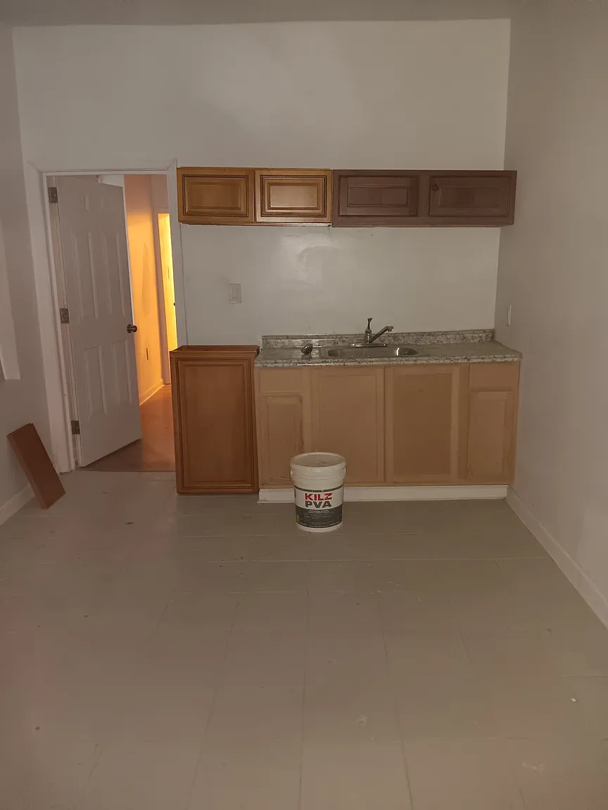 2051 W York St photo 1