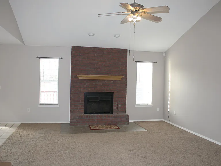 2736 Jean St — Photo 4