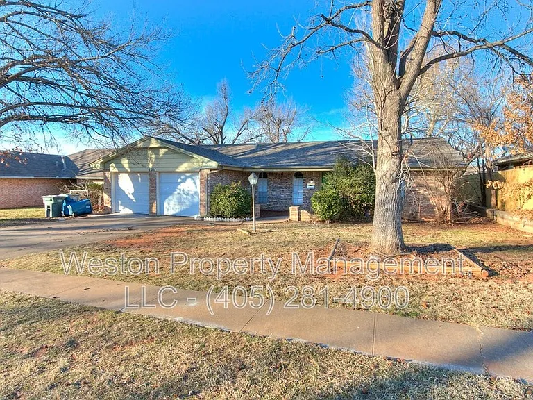 1011 Crown Dr — Photo 3