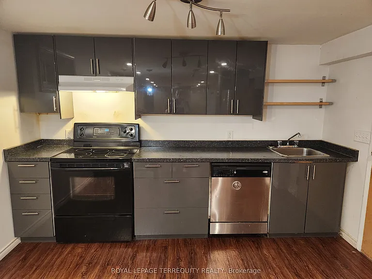 319 Hillcroft St #LOWER — Photo 6