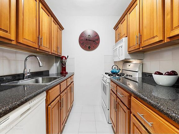 2nd image of 440 E 62nd St APT 10G