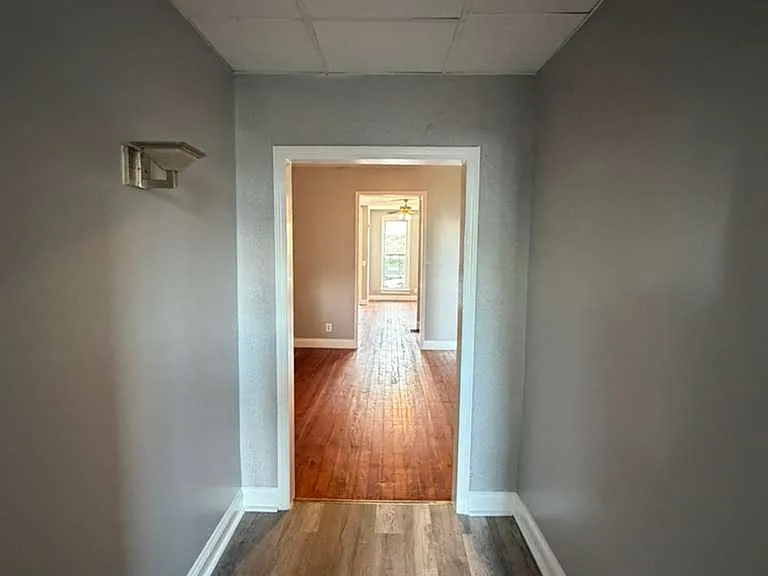 1814 Penrose Ave — Photo 4