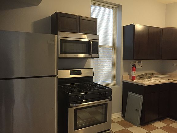 4th image of 2341 S Sacramento Ave #1
