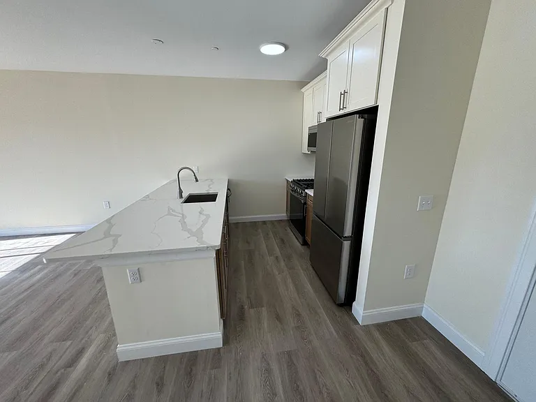 668 Communipaw — Photo 30