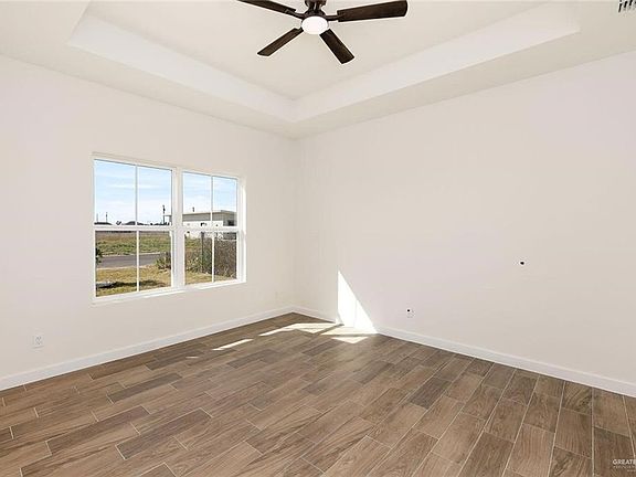 5th image of 306 Merida Dr