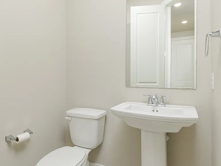 1829 Leo Dr — Photo 19